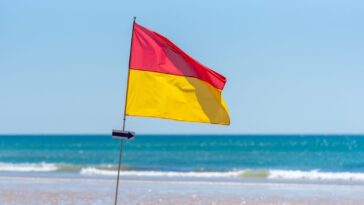 Опасно обратно течение в морето край плажа