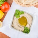 Патладжани на скара, полети с сос от кисело мляко и чесън
